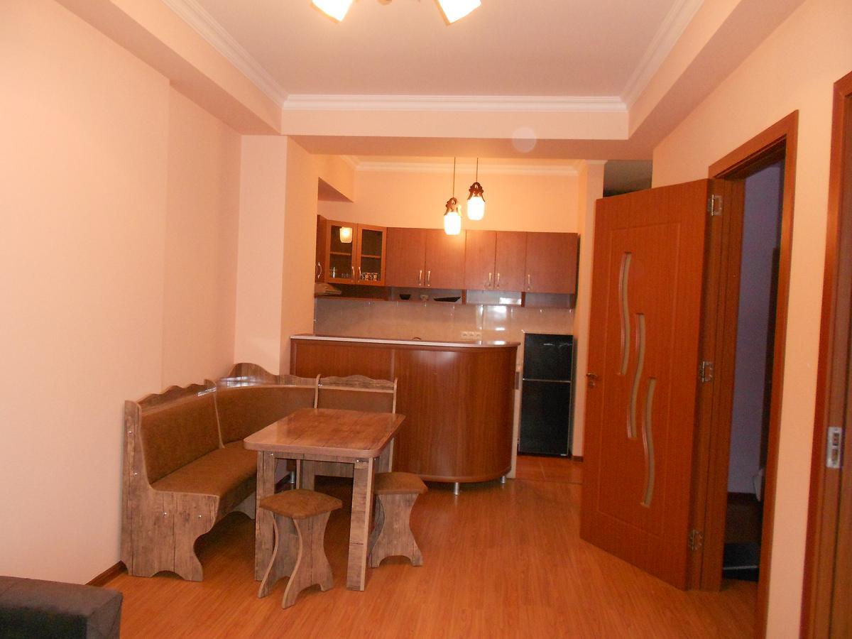 Ucha'S Apartment Batoumi Extérieur photo